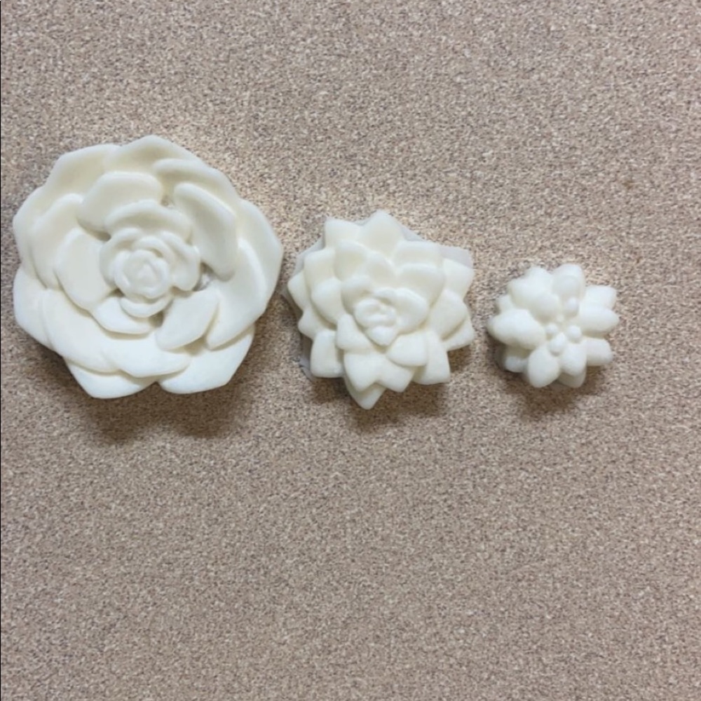 Flower shaped bonfire wax melts